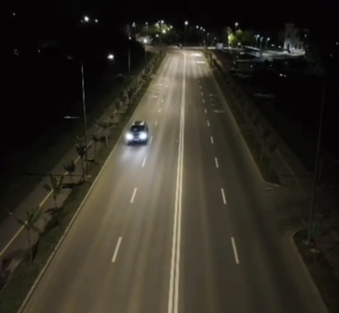Târgoviște economisește energie cu iluminat inteligent: luminile se sting când nu circulă nimeni și se aprind când este nevoie