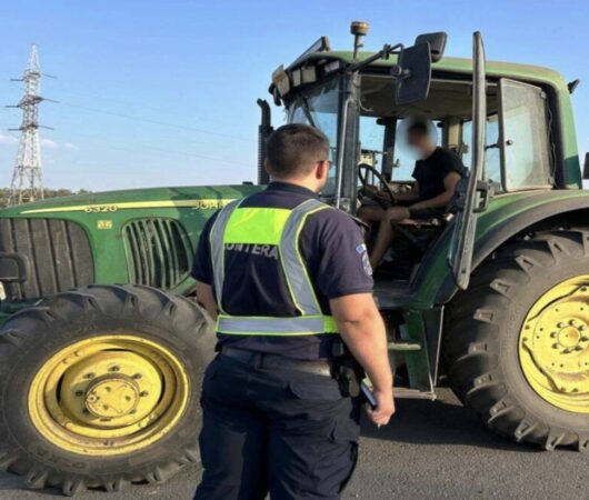 Tractor neînmatriculat, condus pe drumurile publice din Brezoaele Tractor neînmatriculat, condus pe drumurile publice din Brezoaele