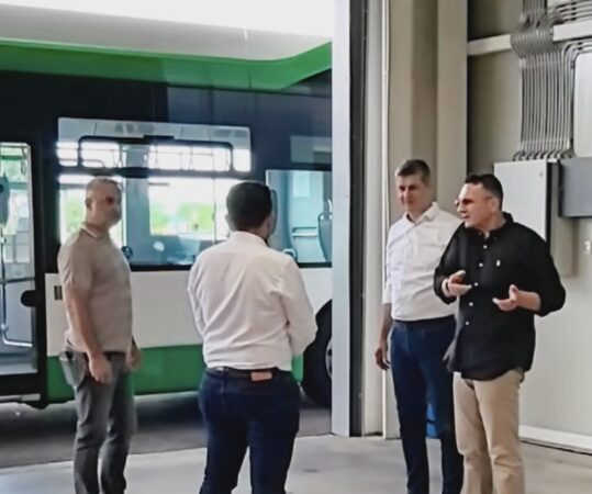 Transport public mai eficient la Târgoviște: autobuzele electrice pot reduce costurile de exploatare cu până la 75% Transport public mai eficient la Târgoviște: autobuzele electrice pot reduce costurile de exploatare cu până la 75%