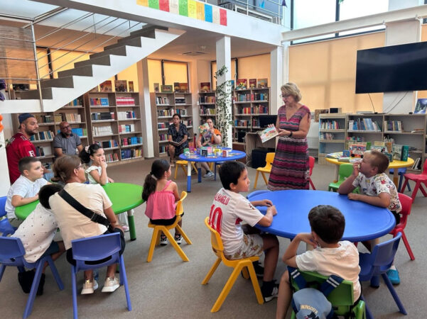 Vizită în Căsuța Poveștilor – o zi plină de bucurie la Biblioteca Județeană Dâmbovița