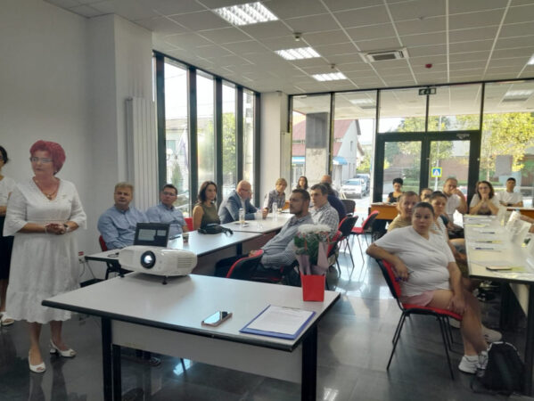 Zilele Diasporei Dâmbovițene: soluții pentru cei care vor să lase străinătatea și să revină acasă Zilele Diasporei Dâmbovițene: soluții pentru cei care vor să lase străinătatea și să revină acasă