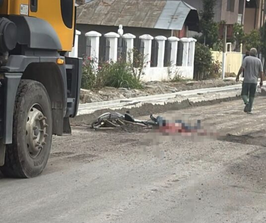 ACCIDENT MORTAL LA BUCȘANI! BICICLIST DE 70 DE ANI, LOVIT DE O AUTOUTILITARĂ