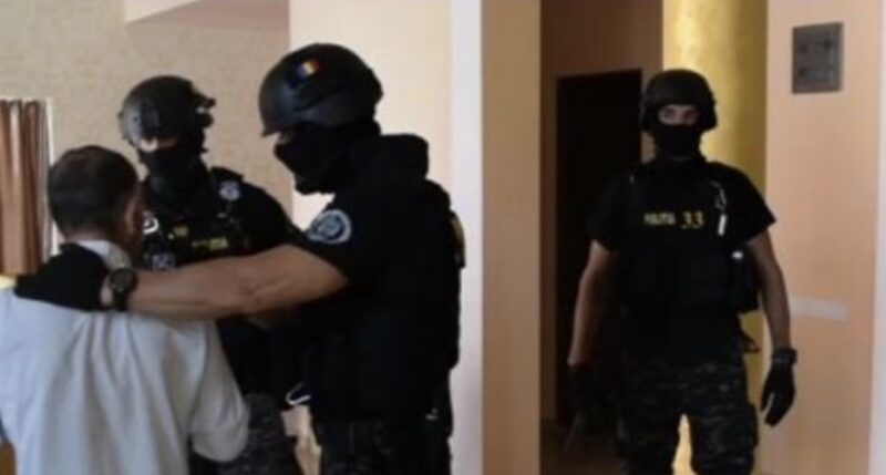 Arestat preventiv după ce ar fi racolat online o minoră de 15 ani Arestat preventiv după ce ar fi racolat online o minoră de 15 ani