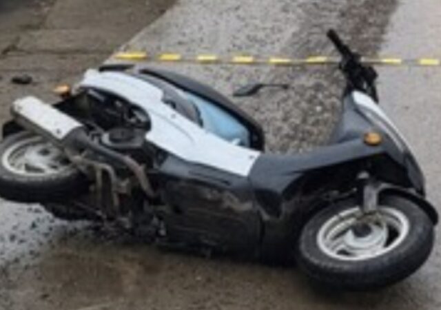 BĂLENI: BĂRBAT BĂUT ȘI FĂRĂ PERMIS, CU UN COPIL DE 7 ANI PE MOPED BĂLENI: BĂRBAT BĂUT ȘI FĂRĂ PERMIS, CU UN COPIL DE 7 ANI PE MOPED