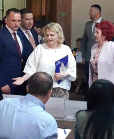 Bursa locurilor de muncă pentru absolvenți, la Târgoviște. Tinerii își pot găsi primul job pe 9 octombrie Bursa locurilor de muncă pentru absolvenți, la Târgoviște. Tinerii își pot găsi primul job pe 9 octombrie