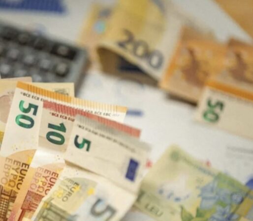EURO, RECORD ABSOLUT! LEUL SE PRĂBUȘEȘTE: 5,2788 LEI PENTRU UN EURO EURO, RECORD ABSOLUT! LEUL SE PRĂBUȘEȘTE: 5,2788 LEI PENTRU UN EURO