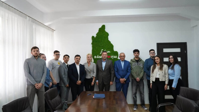INTERNSHIP 2026: NOUĂ TINERI AU SEMNAT CONTRACTELE ȘI INTRĂ ÎN ECHIPA CONSILIULUI JUDEȚEAN DÂMBOVIȚA INTERNSHIP 2026: NOUĂ TINERI AU SEMNAT CONTRACTELE ȘI INTRĂ ÎN ECHIPA CONSILIULUI JUDEȚEAN DÂMBOVIȚA