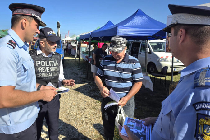 Jandarmii, polițiștii și pompierii, în mijlocul participanților la Târgul Anual Titu