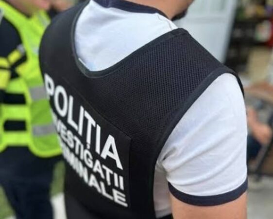 NUMERE EXPIRATE, DOSAR PENAL! O șoferiță din Voinești, oprită de polițiști pe Bd. Unirii din Târgoviște NUMERE EXPIRATE, DOSAR PENAL! O șoferiță din Voinești, oprită de polițiști pe Bd. Unirii din Târgoviște