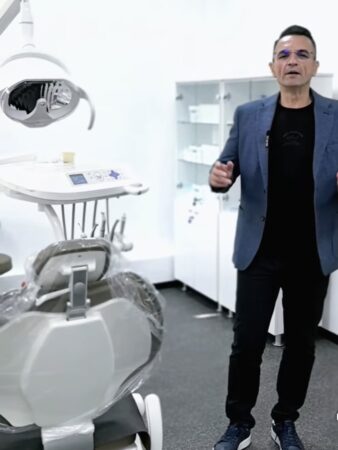 Peste 21.000 de intervenții stomatologice pentru elevii din Târgoviște! Trei cabinete școlare au fost dotate cu echipamente noi