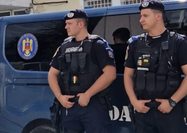SIGURANȚA ELEVILOR DIN DÂMBOVIȚA, ÎNAINTE DE PRIMUL CLOPOȚEL! POLIȚIA ȘI JANDARMERIA ÎȘI ADAPTEAZĂ DISPOZITIVELE ÎN JURUL ȘCOLILOR SIGURANȚA ELEVILOR DIN DÂMBOVIȚA, ÎNAINTE DE PRIMUL CLOPOȚEL! POLIȚIA ȘI JANDARMERIA ÎȘI ADAPTEAZĂ DISPOZITIVELE ÎN JURUL ȘCOLILOR