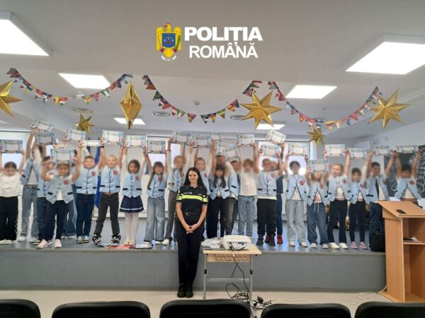 Siguranța copiilor în mediul online, lecție importantă pentru elevii din Târgoviște