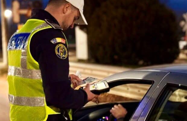 TÂRGOVIȘTE: Prins cu 108 km/h în oraș, deși avea permisul suspendat TÂRGOVIȘTE: Prins cu 108 km/h în oraș, deși avea permisul suspendat