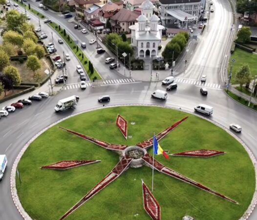 TÂRGOVIȘTEA ÎȘI SCHIMBĂ HAINELE! CRIZANTEMELE AU APĂRUT DEJA ÎN ORAȘ