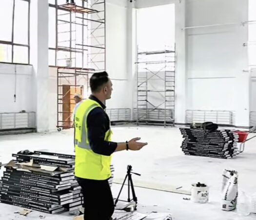 ULTIMELE PREGĂTIRI ÎNAINTE DE ÎNCEPEREA ȘCOLII! Sala de sport de la „Smaranda Gheorghiu”, în plin proces de reabilitare