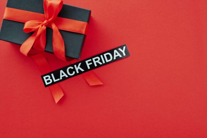 Black Friday începe cu mult înainte de reduceri: cum se pregătesc magazinele pentru valurile de comenzi?