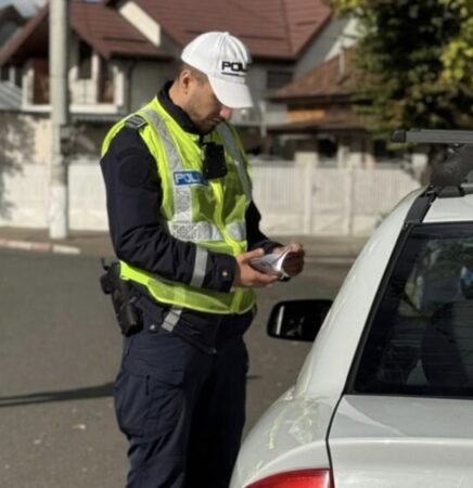 432 de amenzi pe șoselele din Dâmbovița! Șoferii, prinși fără centură și cu telefonul la volan 432 de amenzi pe șoselele din Dâmbovița! Șoferii, prinși fără centură și cu telefonul la volan