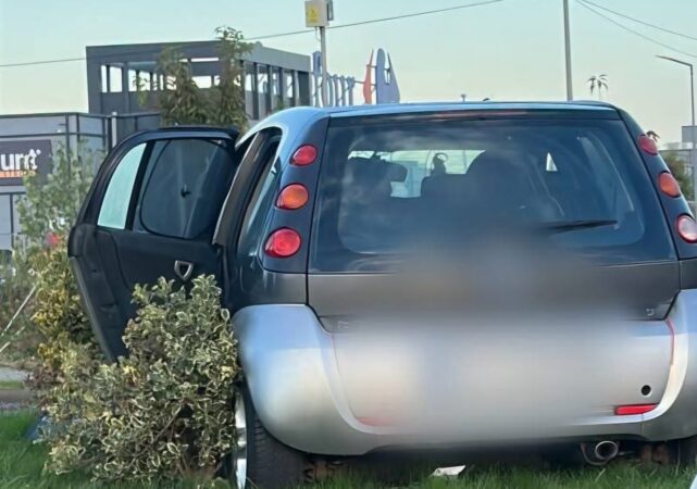 A ajuns cu mașina pe sensul giratoriu! A ajuns cu mașina pe sensul giratoriu!