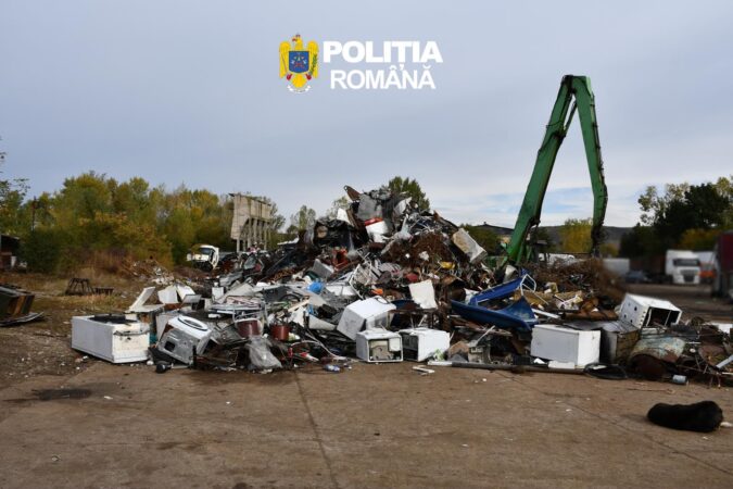 Aproape 100 de tone de deșeuri, descoperite pe un amplasament neautorizat din Aninoasa. Dosar penal și amendă de 25.000 de lei