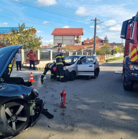 COLIZIUNE ÎNTRE DOUĂ AUTOTURISME PE DJ 702 B COLIZIUNE ÎNTRE DOUĂ AUTOTURISME PE DJ 702 B
