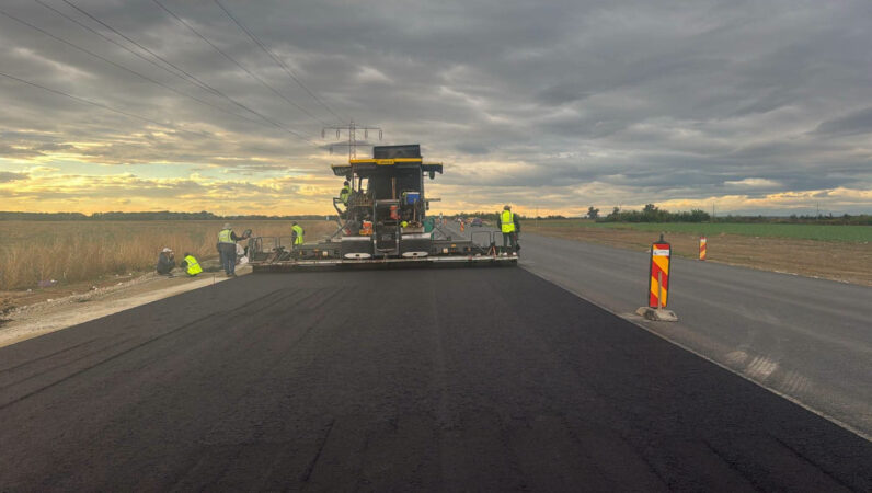DN71, în plin proces de modernizare! Primii 3 kilometri ai drumului lărgit la patru benzi, în zona Răcari DN71, în plin proces de modernizare! Primii 3 kilometri ai drumului lărgit la patru benzi, în zona Răcari