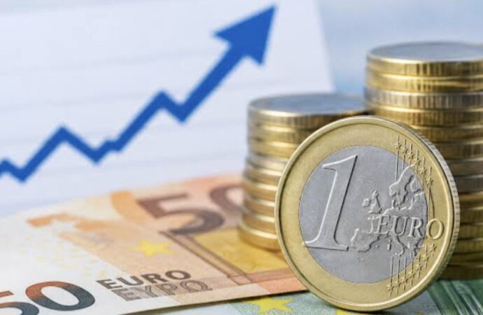 EURO URCĂ DIN NOU! Leul rămâne sub presiune, chiar în ziua în care România a primit un nou Guvern EURO URCĂ DIN NOU! Leul rămâne sub presiune, chiar în ziua în care România a primit un nou Guvern