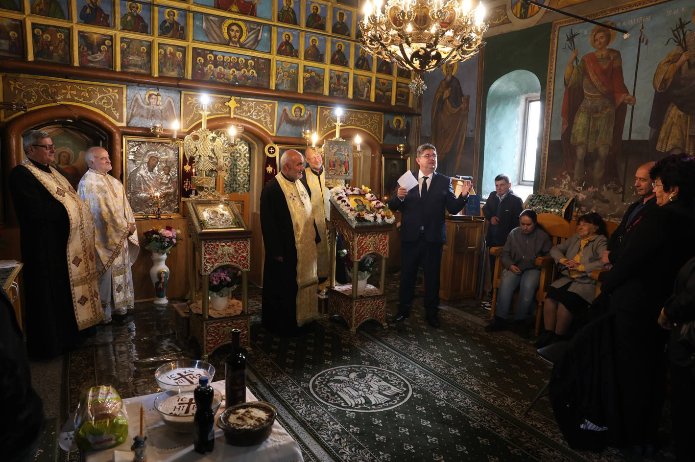 Hram la Biserica din Boanga, în Răcari. Slujbă, rugăciune și comuniune sufletească