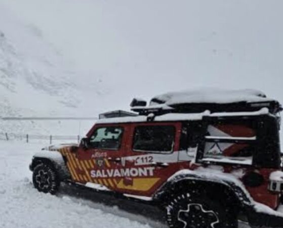IARNA A PUS STĂPÂNIRE PE MUNTE! Avertisment pentru turiștii care urcă la altitudini mari IARNA