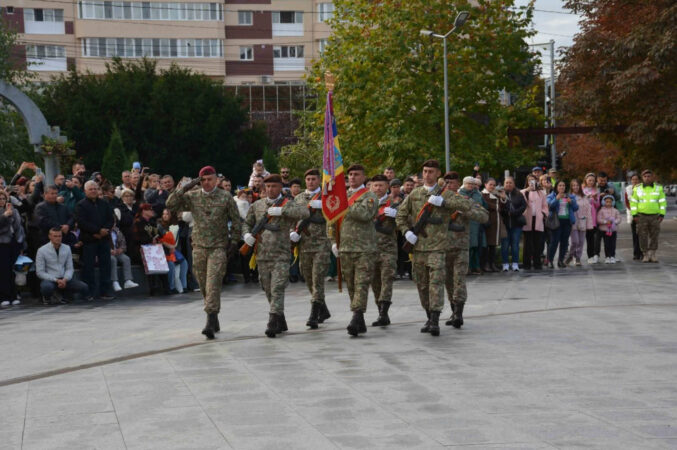Jurământ militar în Piața Mihai Viteazul din Târgoviște. Moment solemn pentru noii militari