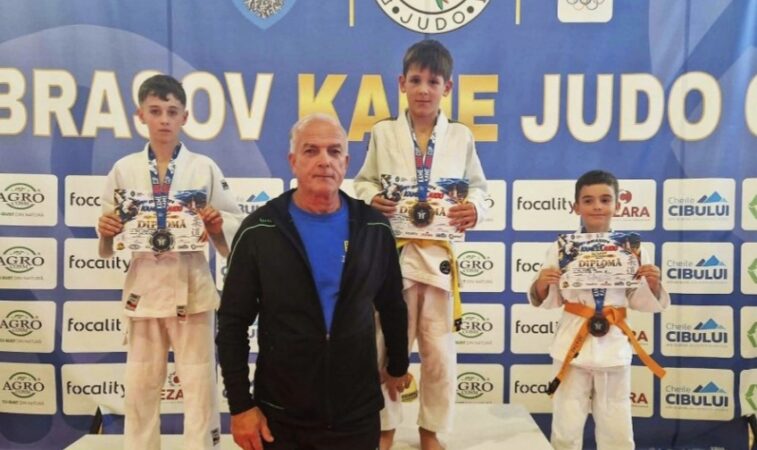 Patru medalii de aur și una de bronz pentru micii judocani de la CS Târgoviște, la un turneu internațional! Patru medalii de aur și una de bronz pentru micii judocani de la CS Târgoviște, la un turneu internațional!