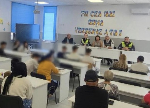 Polițiștii au mers la Corbii Mari pentru prevenție: drogurile, bullyingul și siguranța rutieră, în atenția elevilor și părinților