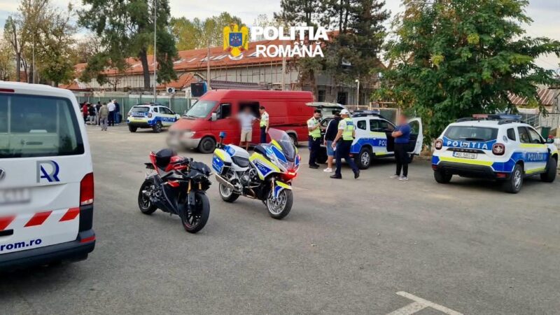 Razie de amploare în Dâmbovița! Peste 1.100 de persoane legitimate, sute de amenzi și zeci de permise reținute Razie de amploare în Dâmbovița! Peste 1.100 de persoane legitimate, sute de amenzi și zeci de permise reținute