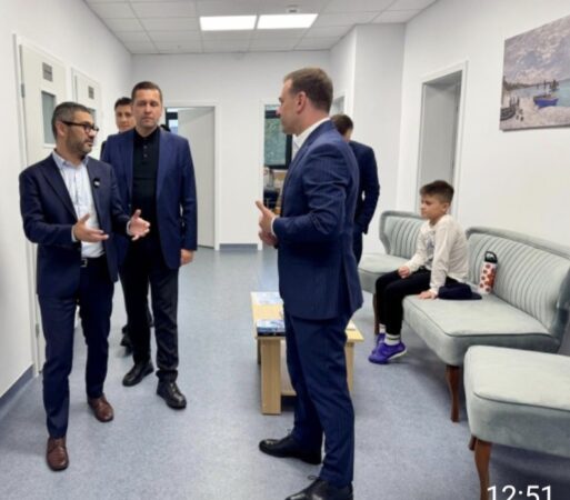 Răzvad, un exemplu de implicare în dezvoltarea serviciilor sociale la standarde europene: Ministrul Muncii și președintele CJ Dâmbovița, în vizită la centrul de zi Răzvad