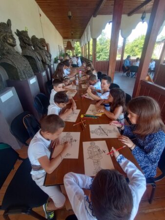 Șase ateliere pentru elevi, la muzeele din Târgoviște! Oferta educațională pentru anul școlar 2026-2027 Șase ateliere pentru elevi, la muzeele din Târgoviște! Oferta educațională pentru anul școlar 2026-2027