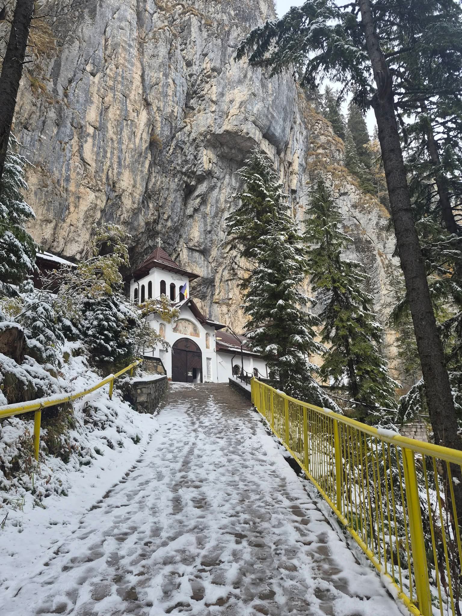 TOAMNA ȘI IARNA, SPECTACOL DE POVESTE la Peștera Ialomiței