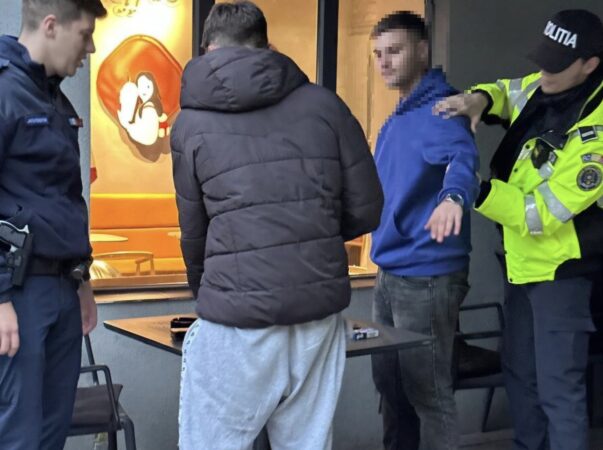Târgoviște: 262 de elevi, prinși chiulind de la cursuri. Polițiștii au făcut controale în școli Târgoviște: 262 de elevi, prinși chiulind de la cursuri. Polițiștii au făcut controale în școli