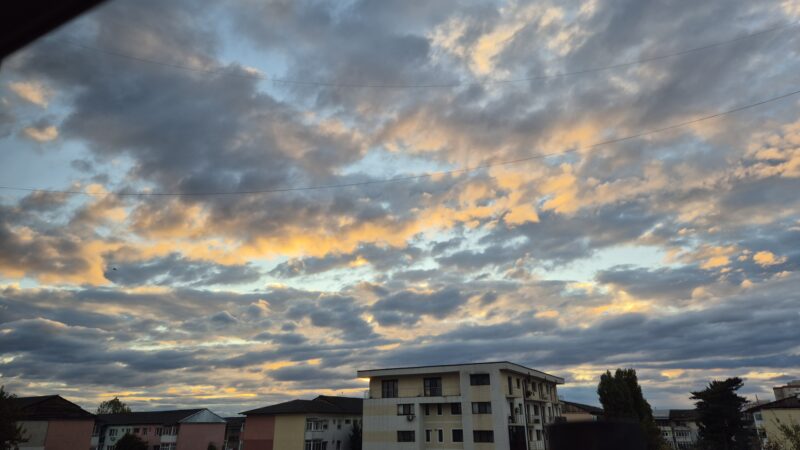 Vreme schimbătoare în Dâmbovița, în următoarele zile! Ploi, ceață și temperaturi de până la 18 grade Celsius 